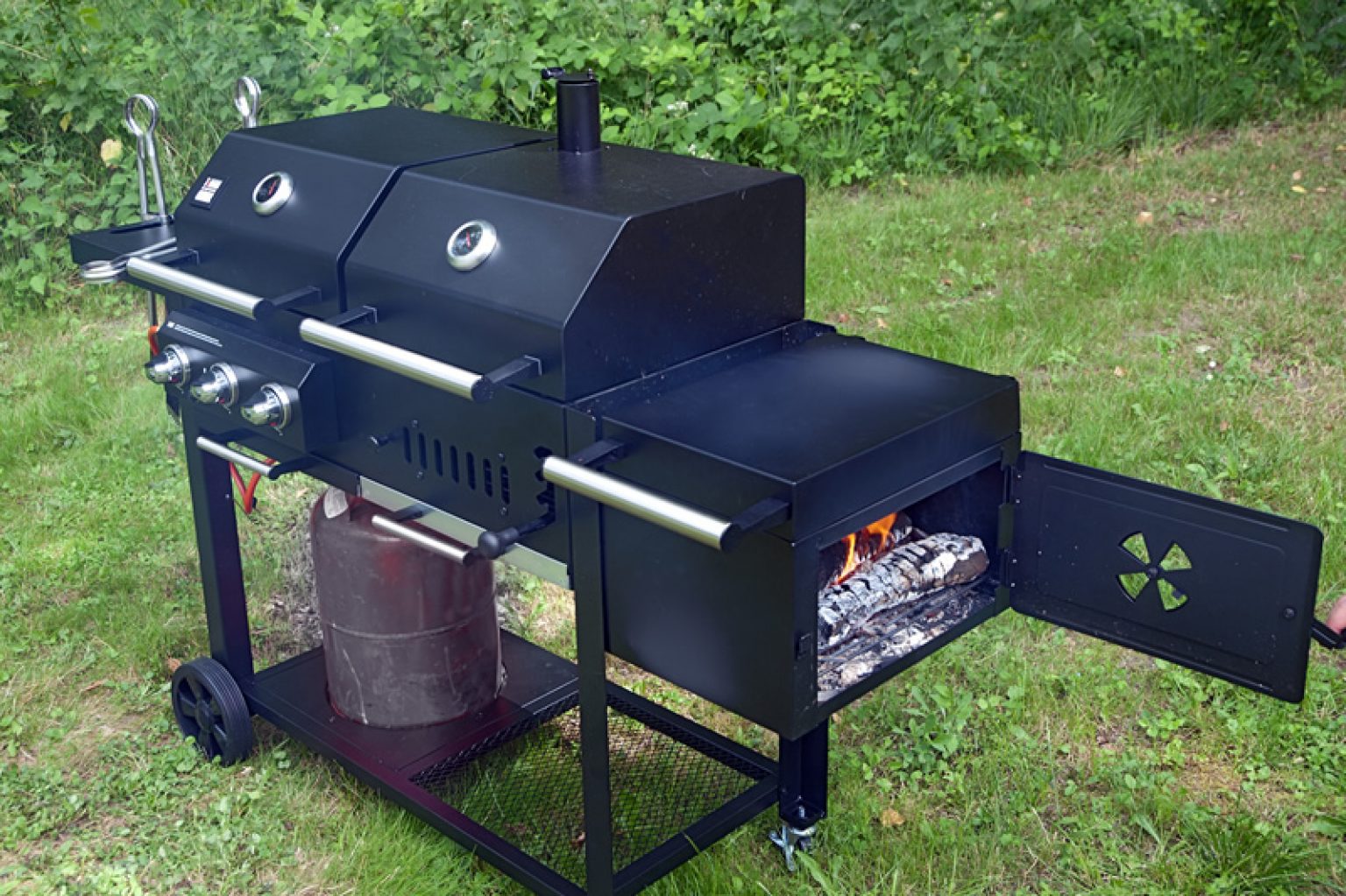 10 Best Smoker Grills In 2022 (Unbiased Reviews & Buying Guide)